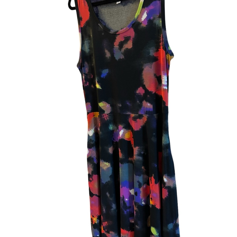 Lularoe watercolor dress looks floral but it’s a unique color scheme in size XL